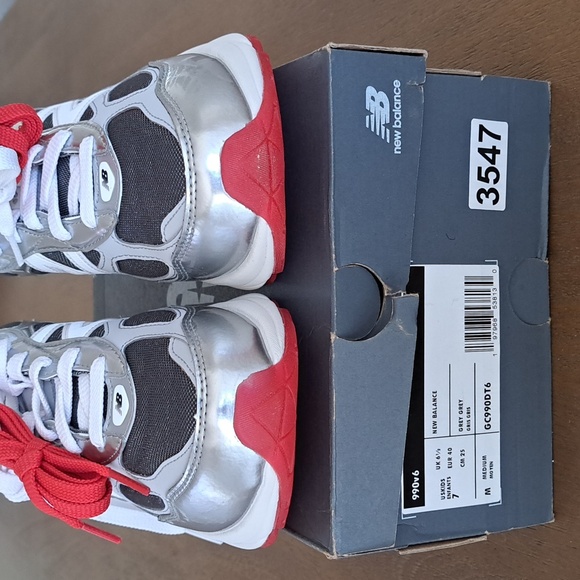 New Balance Kids 990v6 Sneaker - Color: Siver/Grey/Red - Size: Kids 7 - Picture 4 of 9